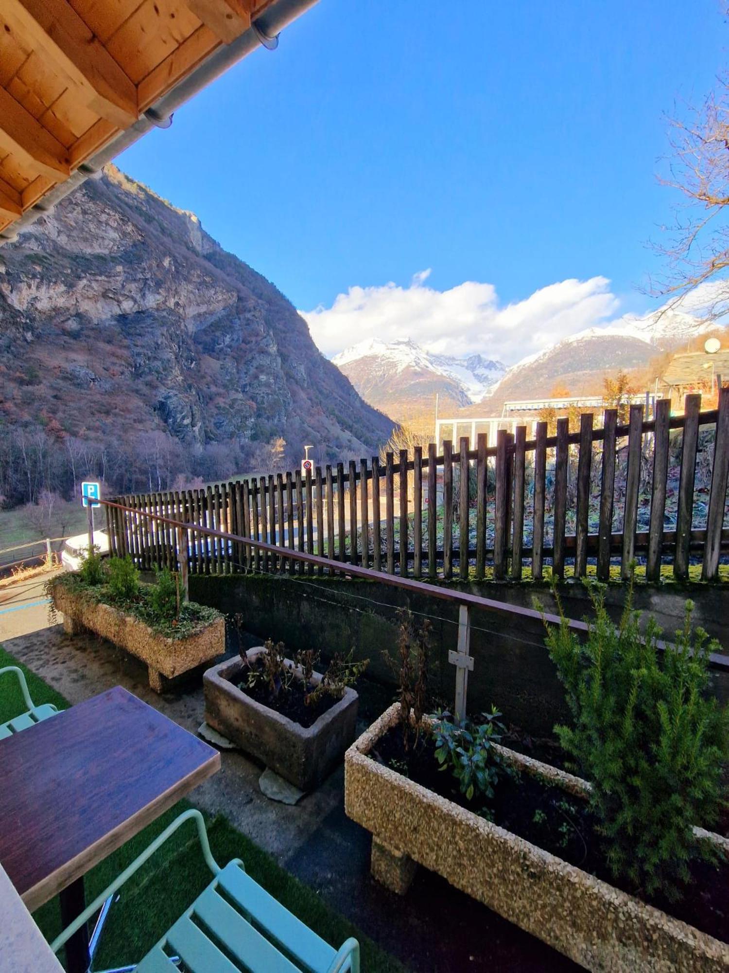 Kunstplanet Im Herzen Der Alpen Am Planetenweg Visp Bagian luar foto