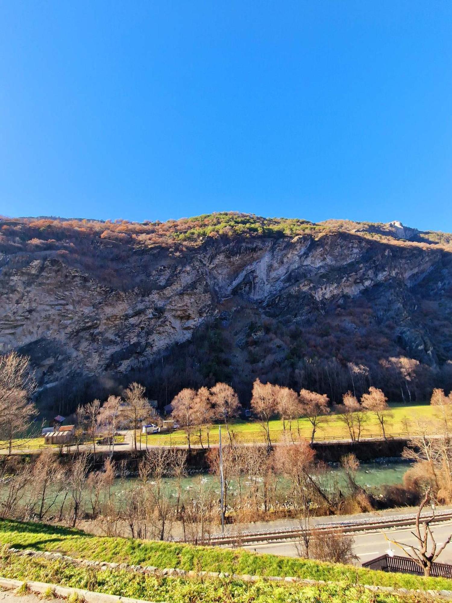 Kunstplanet Im Herzen Der Alpen Am Planetenweg Visp Bagian luar foto